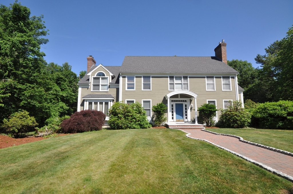 9 Breezy Point Rd in Acton