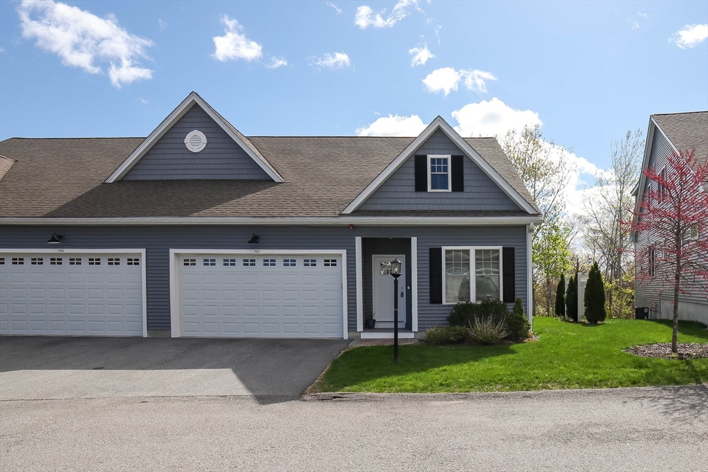 707 Southwood Ln #707 in Clinton