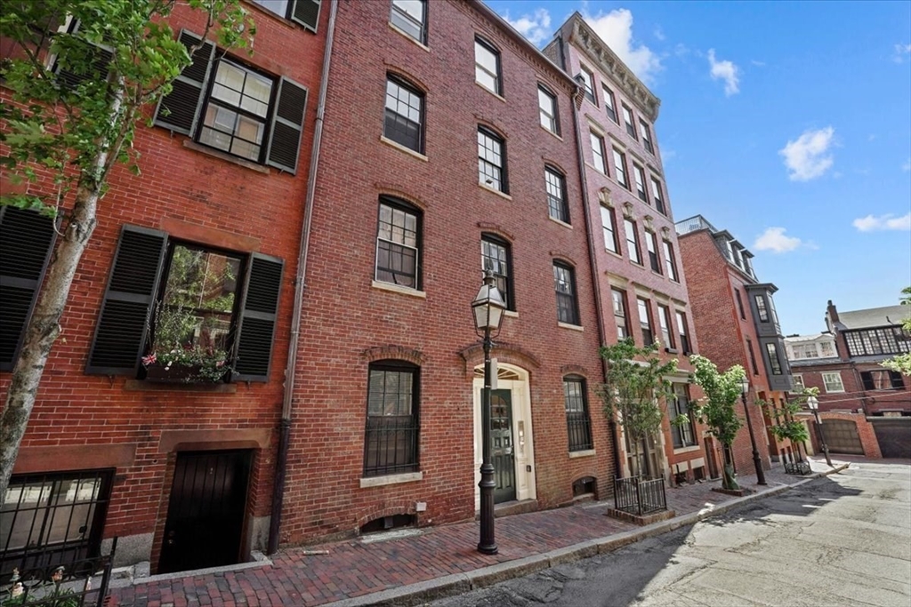 130 Myrtle St in Boston