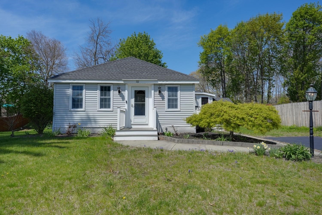 32 Plainfield Ave in Shrewsbury