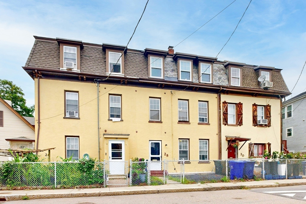 28 Fifield St in Dorchester
