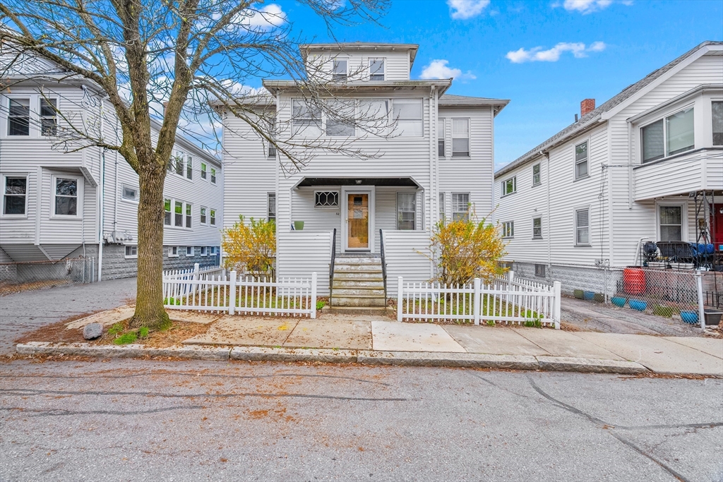 52 Sterling St in Somerville
