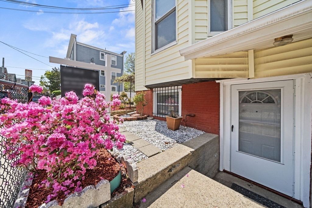 29 Hanson St #1 in Somerville