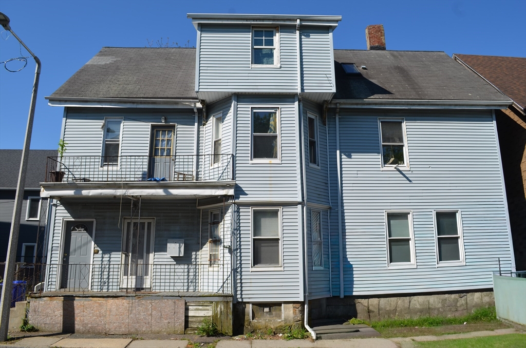 2-4 Howard Pl in Dorchester