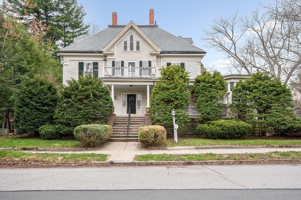 16 Quincy St in Methuen