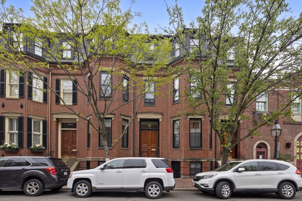 131 Mount Vernon St #2 in Boston