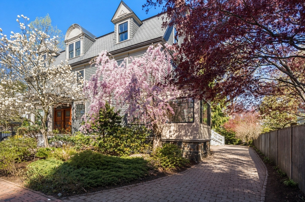 9 Farrar Street #9 in Cambridge