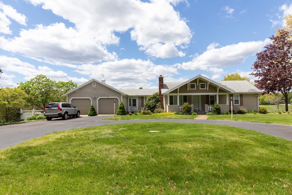 27 Reservoir Ave in Lakeville