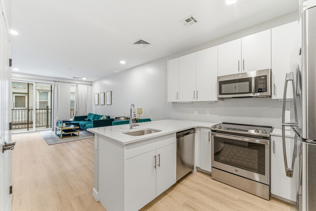 157 Chestnut St #203 in Chelsea