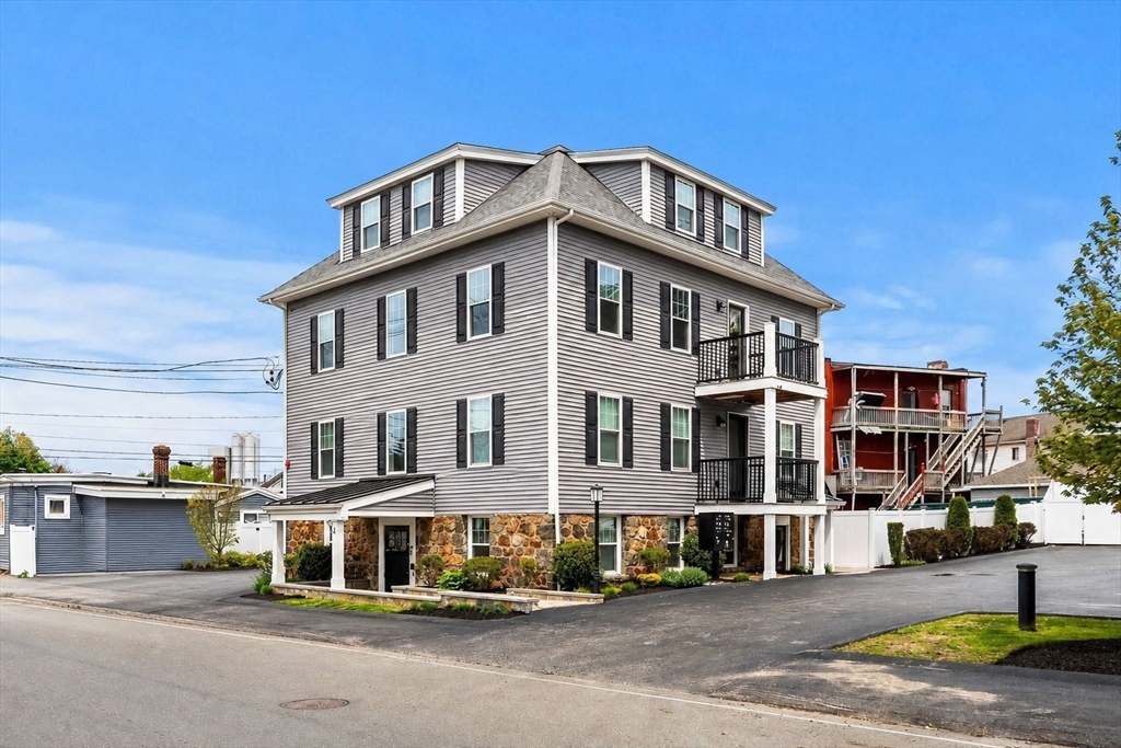 4 Wakefield Ave #4 in Wakefield