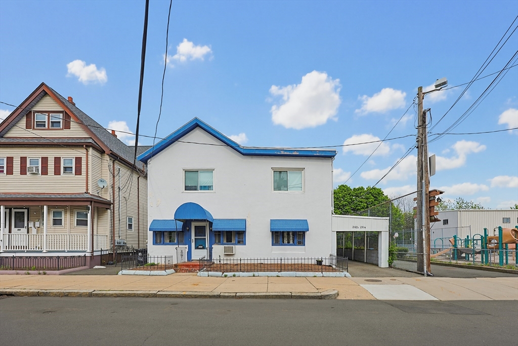 262-264 Pearl St in Malden