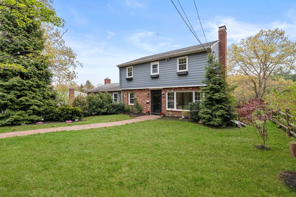 1066 Hillside St in Milton