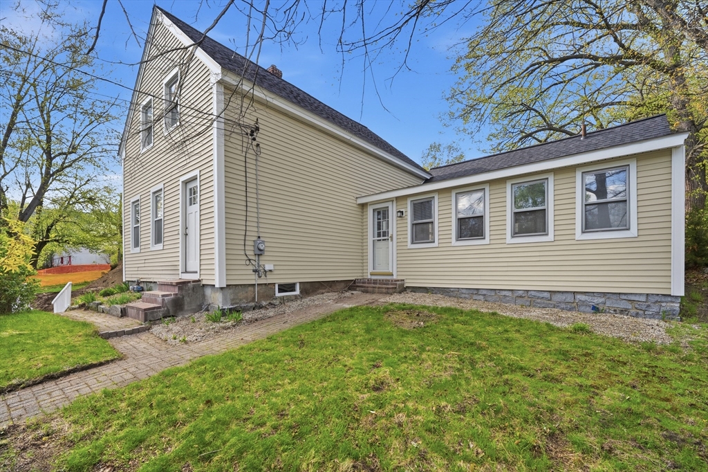 28 W Prescott St in Westford