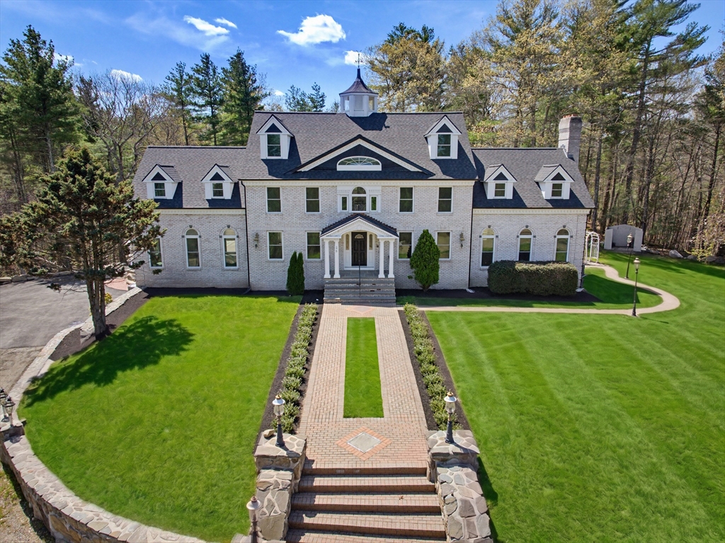 175 Pleasant St in Upton