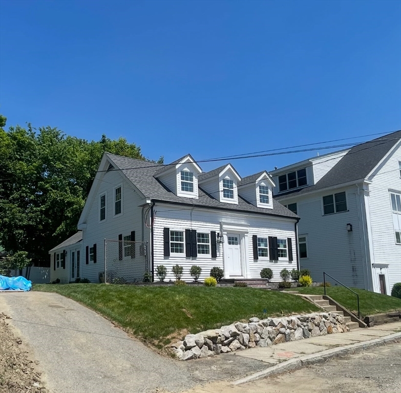 2 Mechanic St in Merrimac