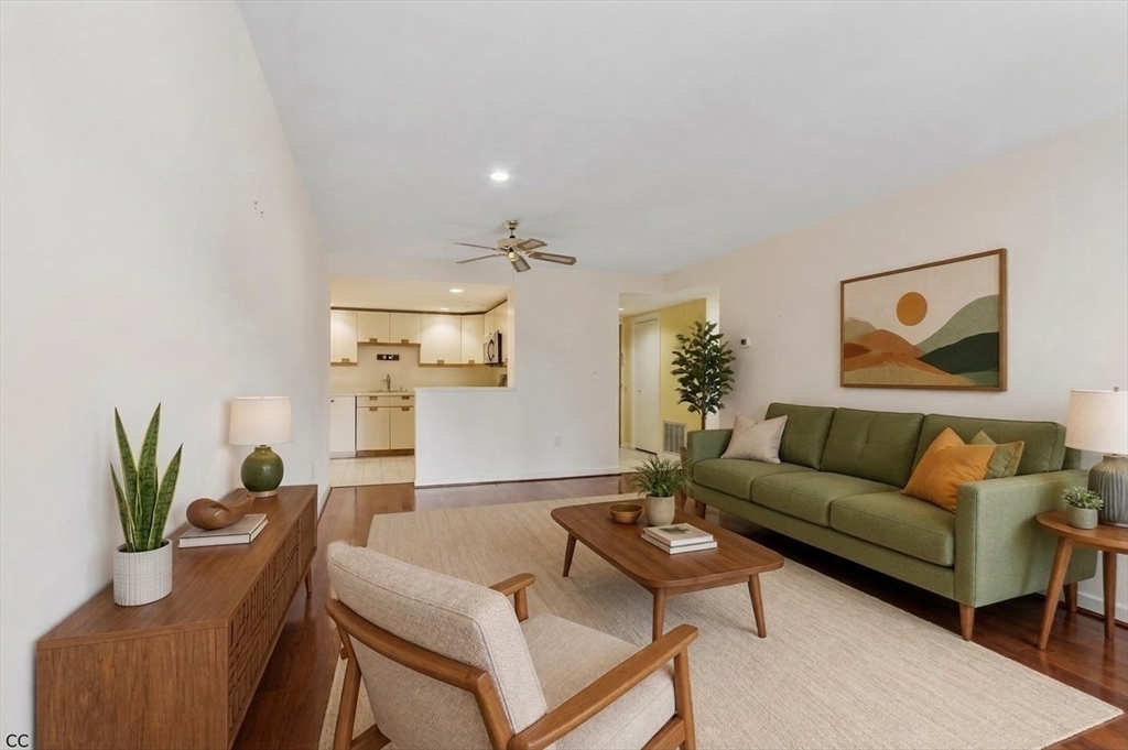 321 Place Ln #321 in Woburn