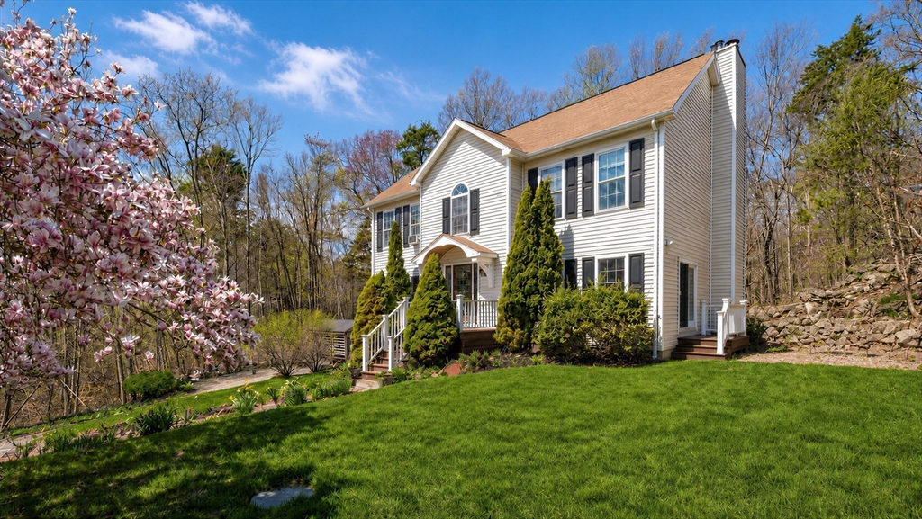 25 Magnolia Ave in Manchester