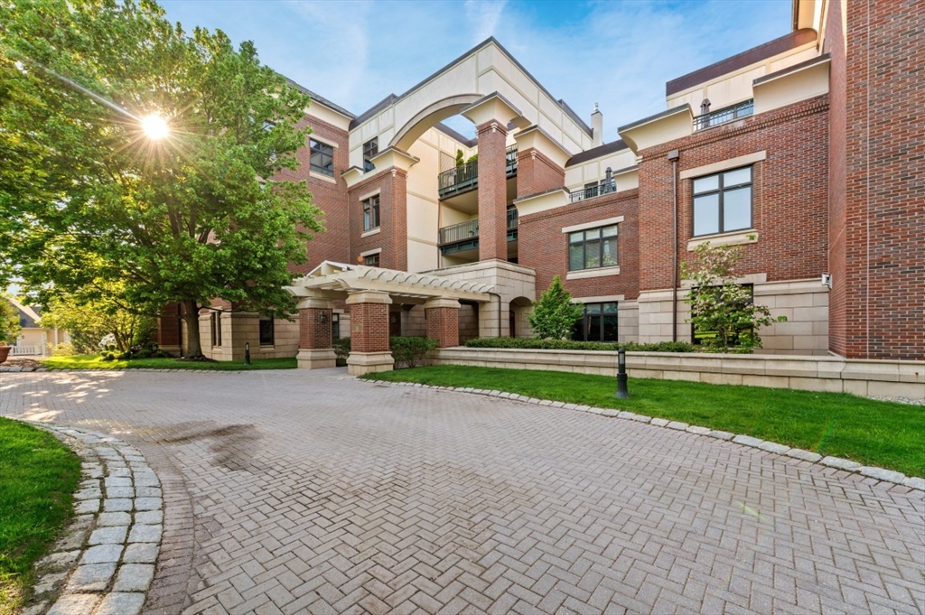 120 Seaver St #B204 in Brookline