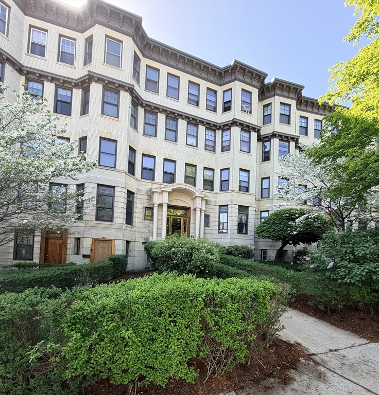 5 Braemore Rd #A in Brighton