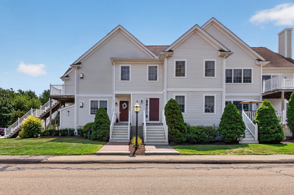 521 Hampton Way #521 in Abington