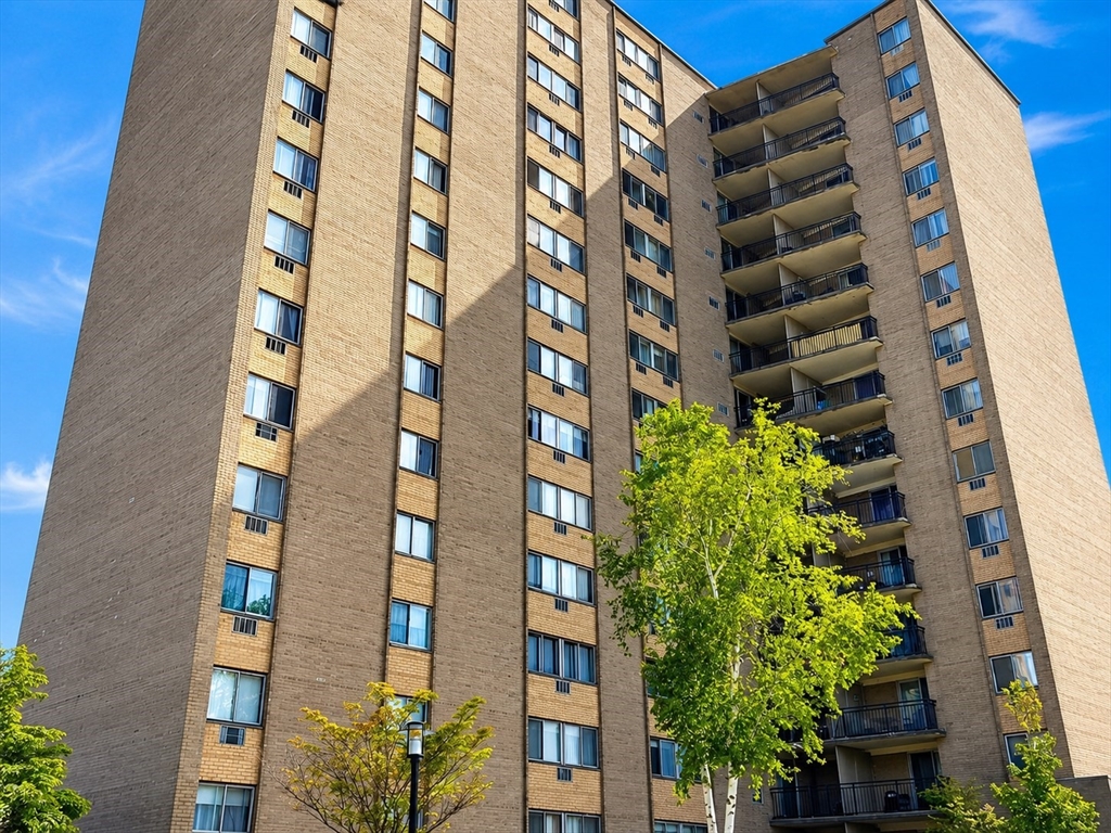 1025 Hancock St #2P in Quincy