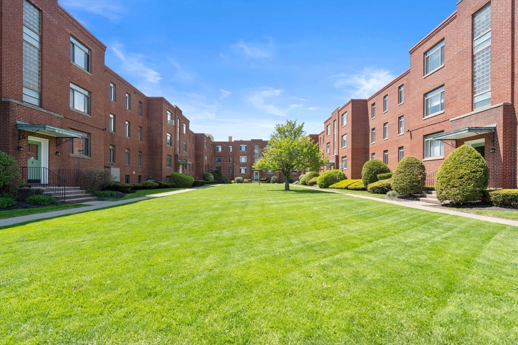10 Ashland St #2L in Worcester