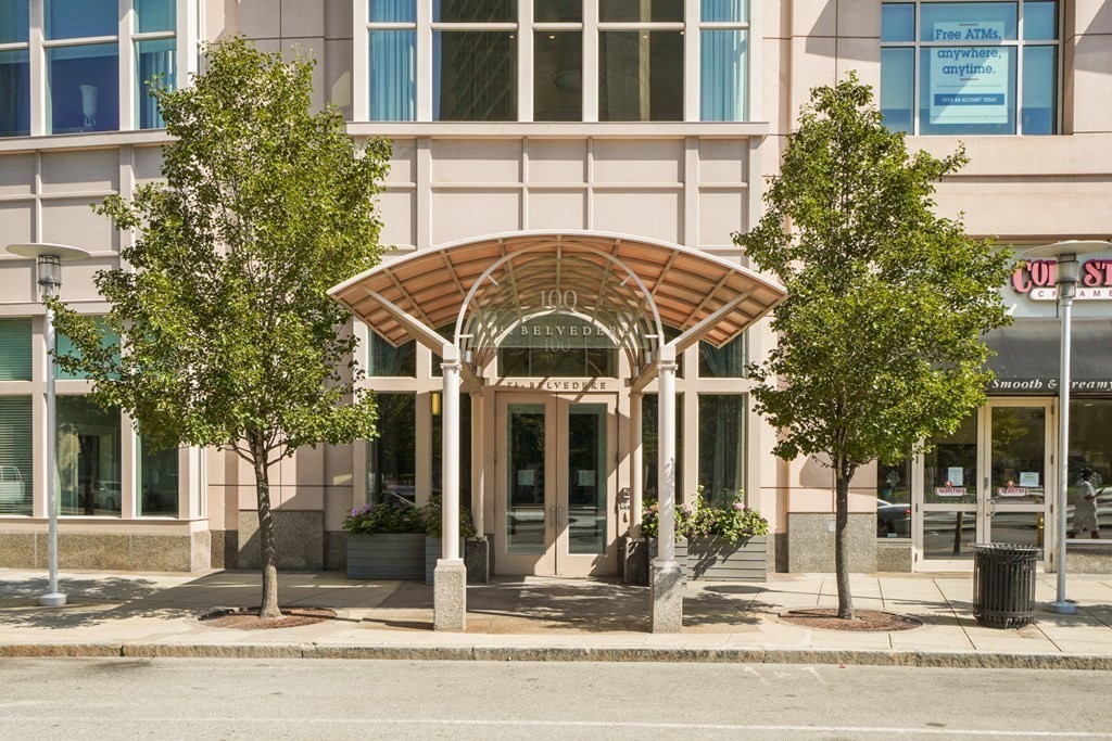 100 Belvidere St #4C in Boston