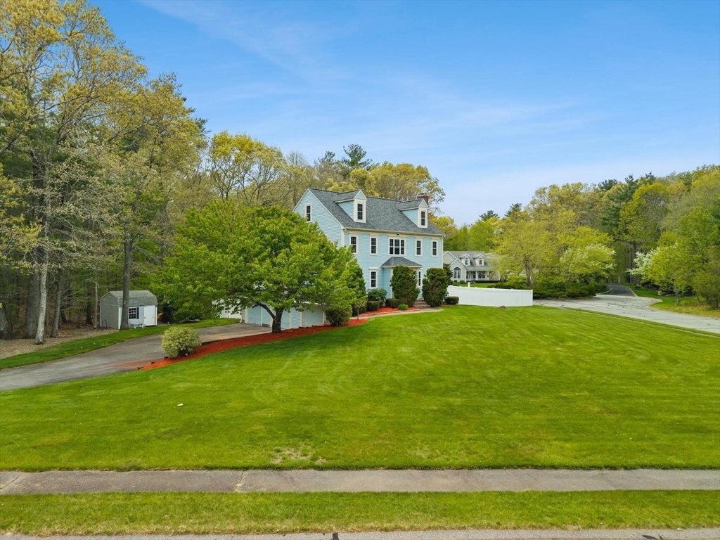 2 Furlong Circle in Lakeville