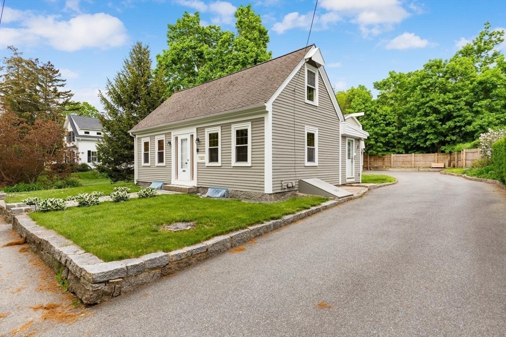 17 Pigeon Hill Street in Rockport
