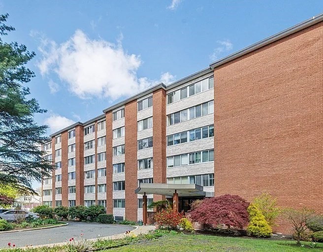 22 Chestnut Pl #306 in Brookline