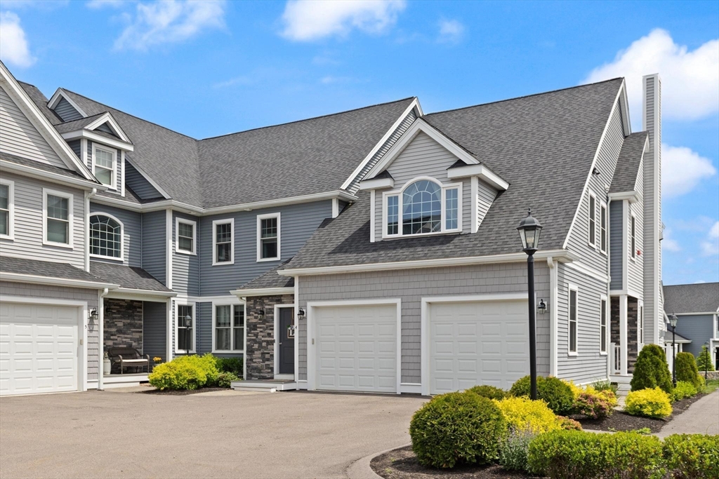 80 Lebaron Blvd #4 in Lakeville