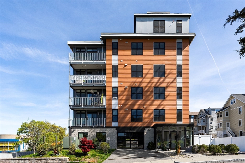 11 Oak Grove Terrace #303 in Quincy