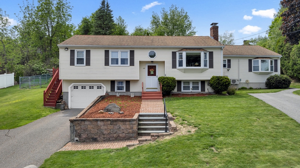 101 Long Hill Dr in Leominster