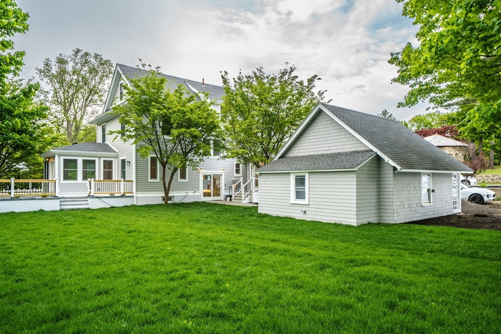 37 Oakland St in Wellesley Hills