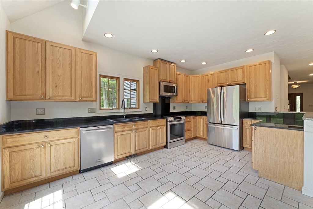 28 Vincent Rd in Mendon