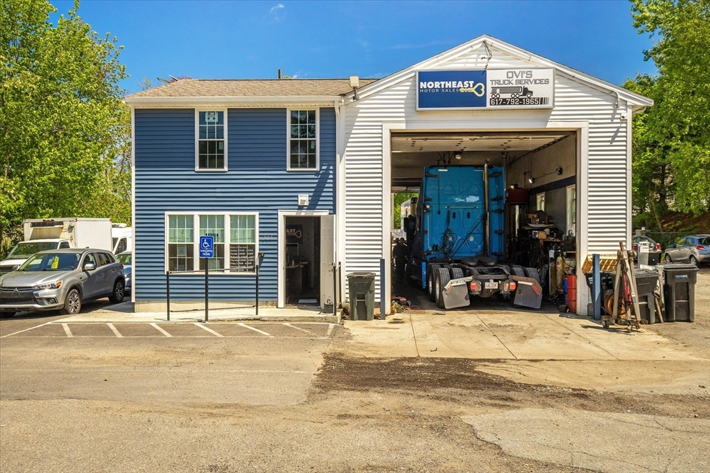 365 Elm St in Bridgewater