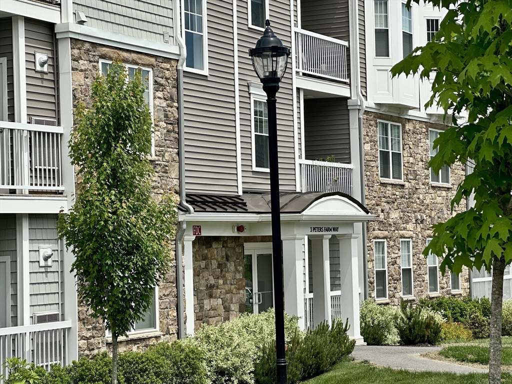 3405 Peters Farm Way #3405 in Westborough