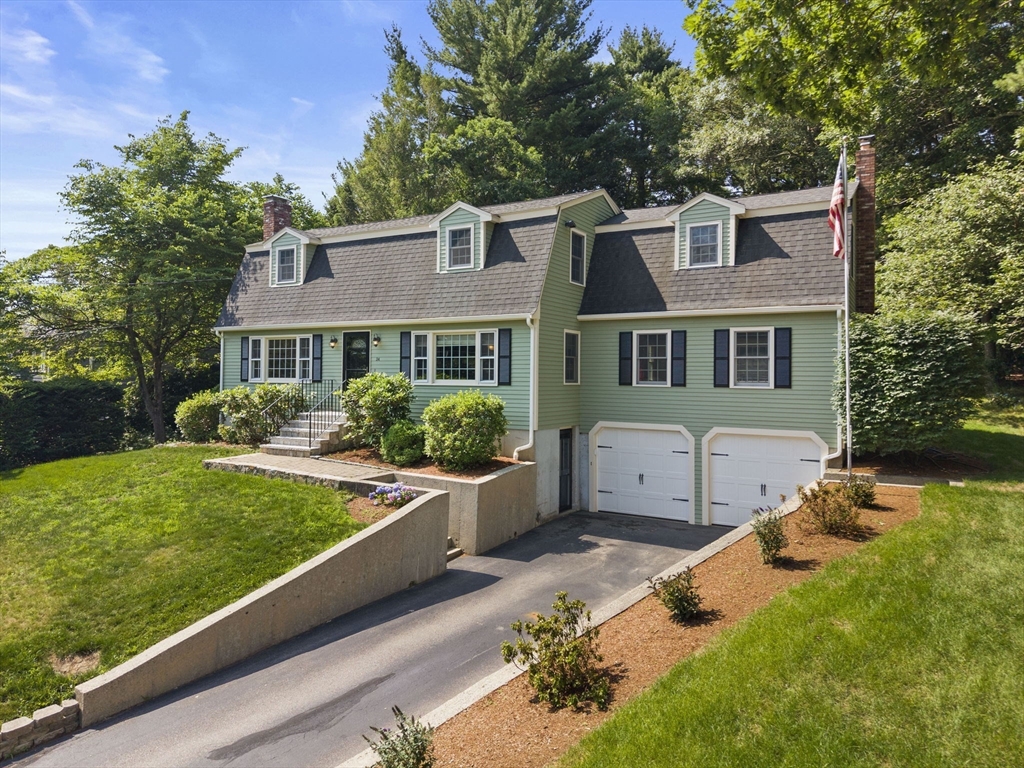 24 Pontiac Road in Walpole