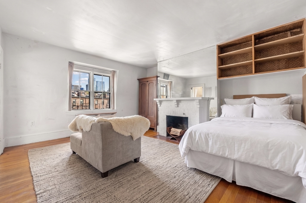 8 Brimmer St #5B in Boston