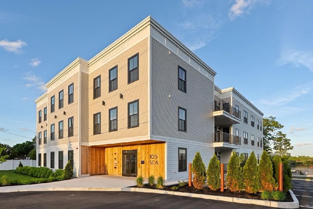 105 Sea Street #302 in Quincy