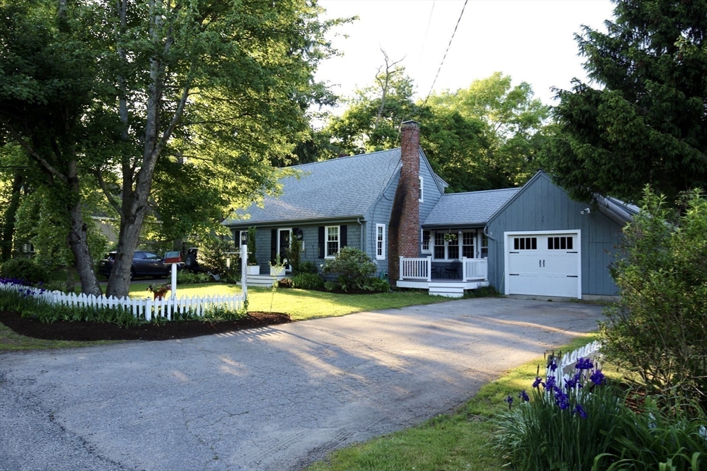 86 Taunton St in Lakeville