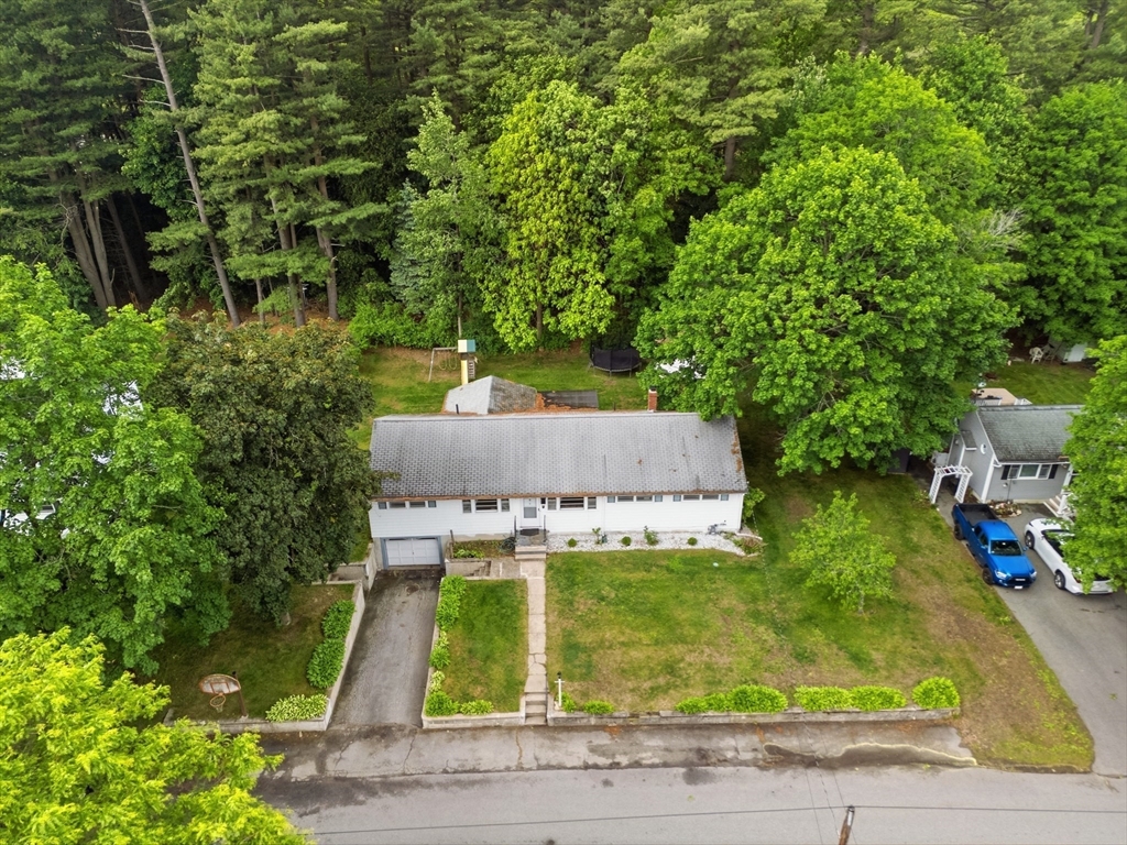 11 McFarlin Rd in Chelmsford