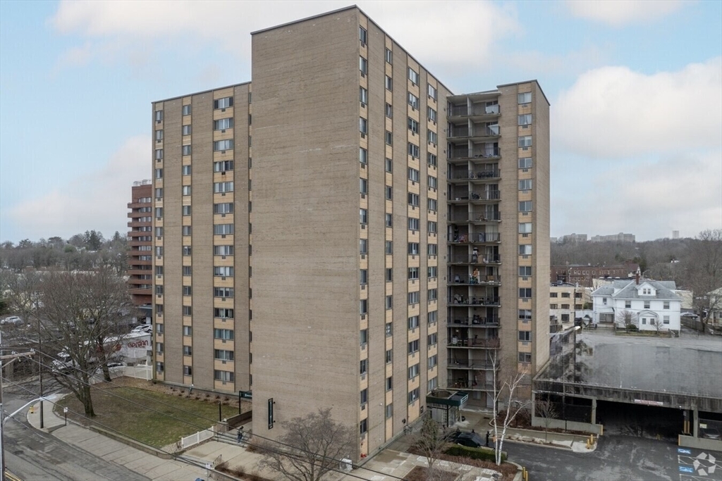 1025 Hancock St #14F in Quincy