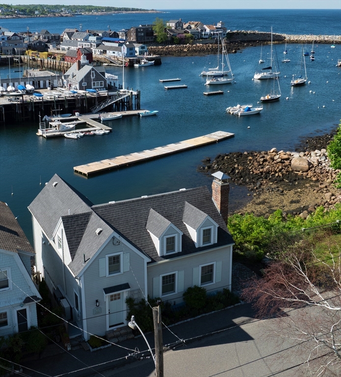 7 Atlantic Ave in Rockport
