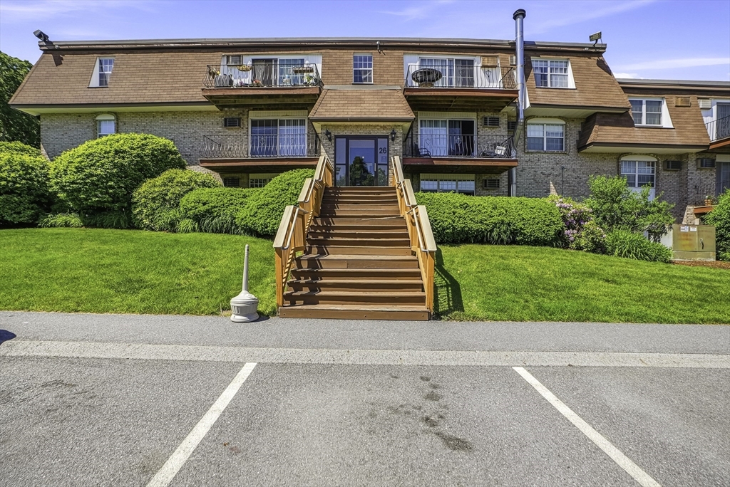 26 Williamsburg Ct #12 in Shrewsbury