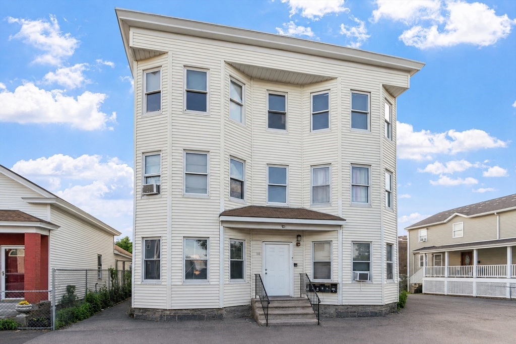 10 Kempton Ct in Lawrence