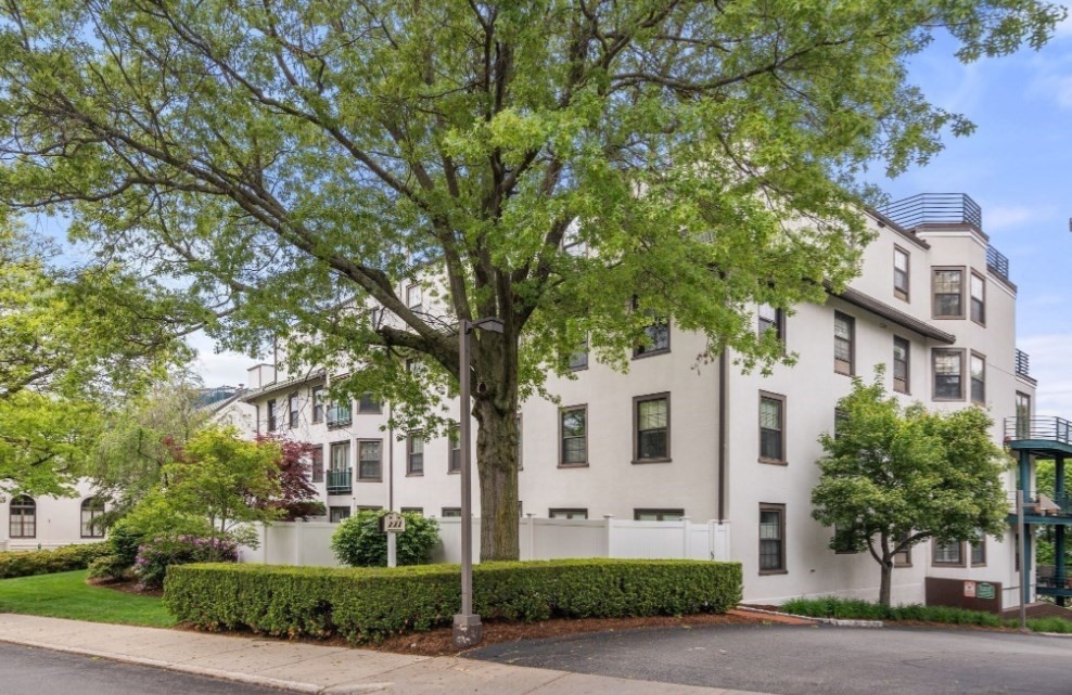 227 Summit Ave #E304 in Brookline