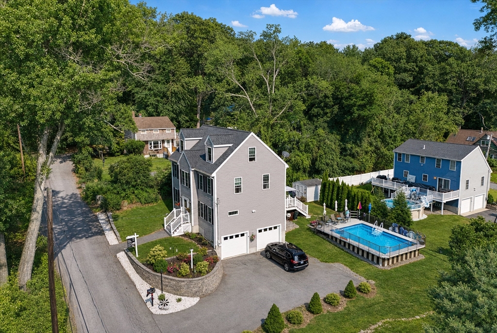 34 Amesbury Ave in Amesbury