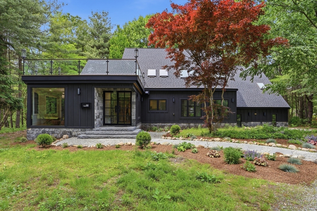 366 River Road in Carlisle