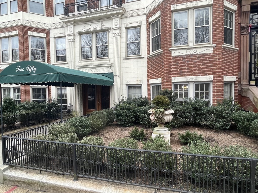 250 Commonwealth Ave #22 in Boston